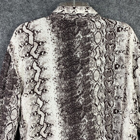 Dynamite Tie Front Blouse NWT Women L Brown Snake Print Cropped 3 Buttons - Picture 8 of 12